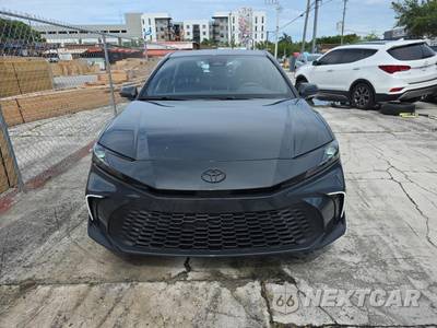 2025 Toyota Camry LE - zdjęcie 2 z 23 - miniatura