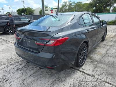 2025 Toyota Camry LE - zdjęcie 4 z 23 - miniatura