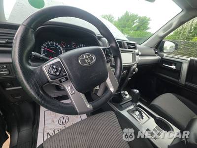 2017 Toyota 4Runner SR5 - zdjęcie 11 z 30 - miniatura