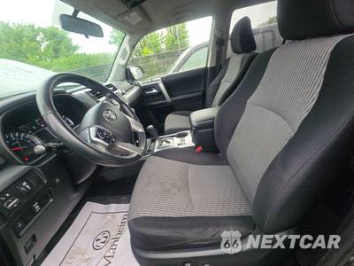 2017 Toyota 4Runner SR5 - zdjęcie 7 z 30 - miniatura