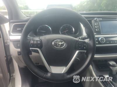 2017 Toyota Highlander XLE - zdjęcie 10 z 19 - miniatura