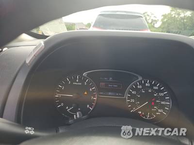 2020 Nissan Pathfinder S - zdjęcie 12 z 18 - miniatura
