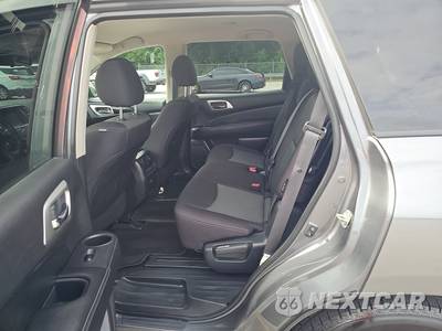 2020 Nissan Pathfinder S - zdjęcie 13 z 18 - miniatura