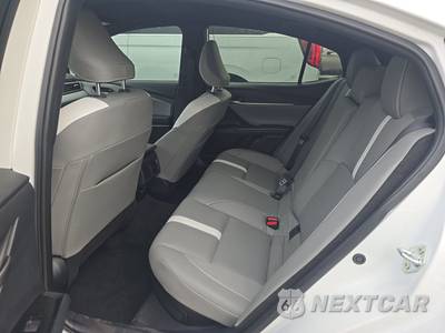 2025 Toyota Camry SE - zdjęcie 13 z 22 - miniatura