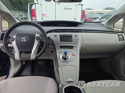 2015 Toyota Prius Two - zdjęcie 11 z 34 - miniatura