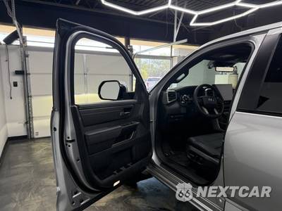 2026 Toyota Tundra Platinum Crew Cab Short Bed - zdjęcie 7 z 29 - miniatura