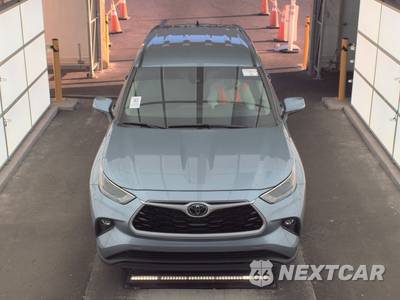 2023 Toyota Highlander LE - zdjęcie 2 z 31 - miniatura