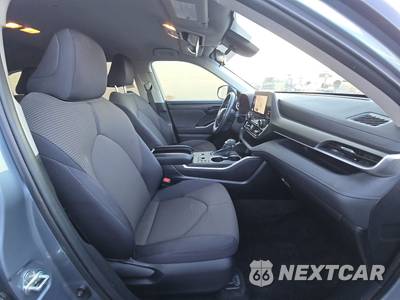 2023 Toyota Highlander LE - zdjęcie 8 z 31 - miniatura