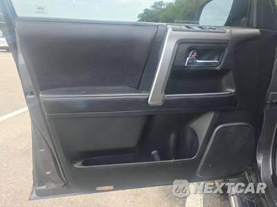 2016 Toyota 4Runner SR5 - zdjęcie 9 z 23 - miniatura