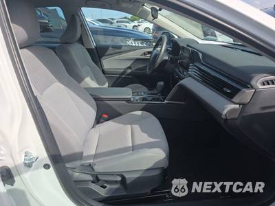 2025 Toyota Camry LE - zdjęcie 14 z 29 - miniatura