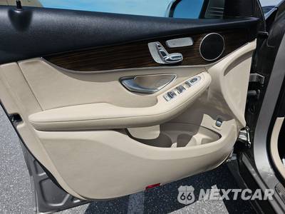 2019 Mercedes-Benz GLC 300 4MATIC - zdjęcie 9 z 31 - miniatura