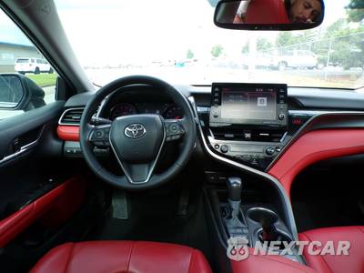 2021 Toyota Camry XSE - zdjęcie 14 z 28 - miniatura