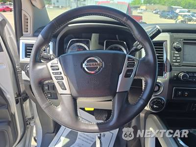 2017 Nissan TITAN PRO-4X Crew Cab Short Bed - zdjęcie 10 z 31 - miniatura