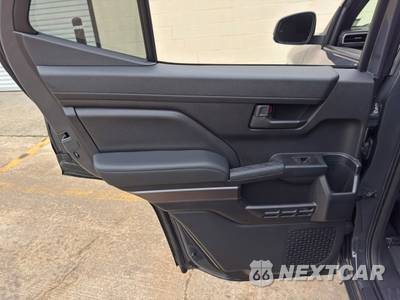 2025 Toyota 4Runner SR5 - zdjęcie 39 z 48 - miniatura