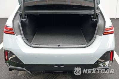2024 BMW 5 Series Sedan 530i M SPORT LINE - zdjęcie 8 z 48 - miniatura