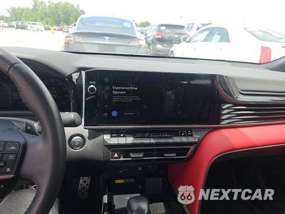 2025 Toyota Camry XSE - zdjęcie 11 z 19 - miniatura