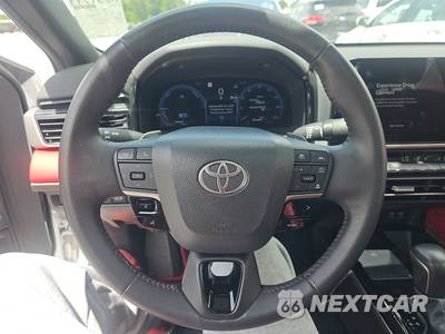 2025 Toyota Camry XSE - zdjęcie 10 z 19 - miniatura