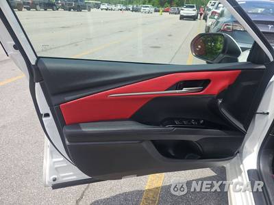 2025 Toyota Camry XSE - zdjęcie 9 z 19 - miniatura