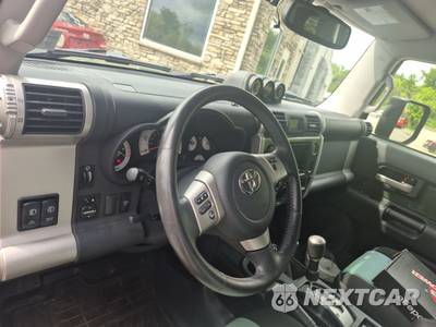 2014 Toyota FJ Cruiser w/Rear Doors - zdjęcie 8 z 11 - miniatura