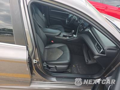 2021 Toyota Camry SE - zdjęcie 8 z 37 - miniatura