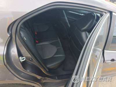 2021 Toyota Camry SE - zdjęcie 14 z 37 - miniatura