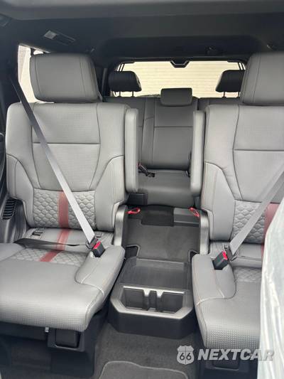2026 Toyota Sequoia Capstone - zdjęcie 18 z 23 - miniatura