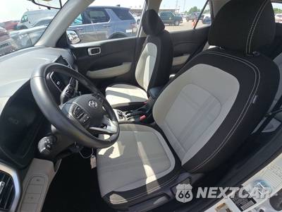2025 Hyundai Venue SEL - zdjęcie 7 z 21 - miniatura