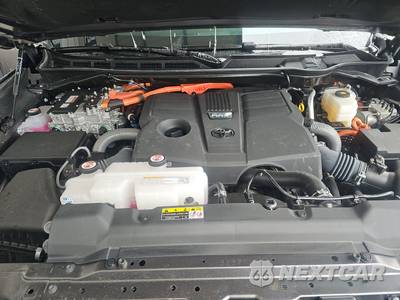 2025 Toyota Tundra i-FORCE MAX Platinum Crew Cab Short Bed - zdjęcie 15 z 21 - miniatura