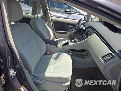 2010 Toyota Prius III - zdjęcie 8 z 33 - miniatura