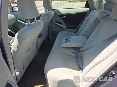 2010 Toyota Prius III - zdjęcie 13 z 33 - miniatura