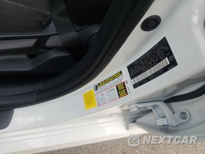 2026 Toyota Camry LE - zdjęcie 14 z 18 - miniatura