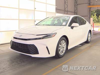 2026 Toyota Camry LE - zdjęcie 1 z 18 - miniatura