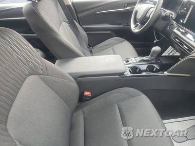 2026 Toyota Camry LE - zdjęcie 8 z 18 - miniatura