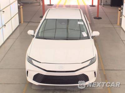 2026 Toyota Camry LE - zdjęcie 2 z 18 - miniatura