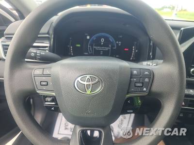 2026 Toyota Camry LE - zdjęcie 10 z 18 - miniatura