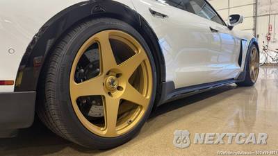 2022 Porsche Taycan Turbo S Cross Turismo - zdjęcie 16 z 50 - miniatura