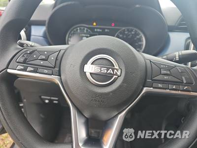 2025 Nissan Versa SV - zdjęcie 10 z 17 - miniatura