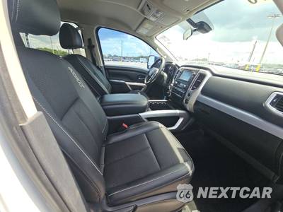 2018 Nissan TITAN PRO-4X Crew Cab Short Bed - zdjęcie 8 z 34 - miniatura