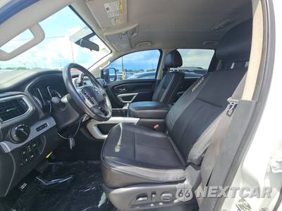2018 Nissan TITAN PRO-4X Crew Cab Short Bed - zdjęcie 7 z 34 - miniatura