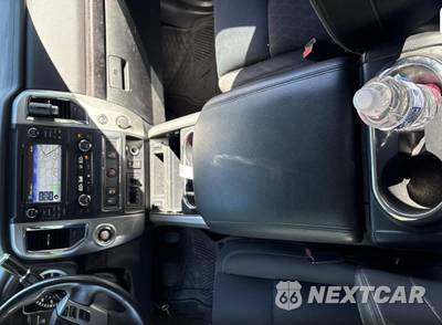 2017 Nissan TITAN SV Crew Cab Short Bed - zdjęcie 13 z 26 - miniatura