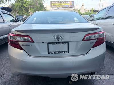 2014 Toyota Camry SE - zdjęcie 4 z 10 - miniatura