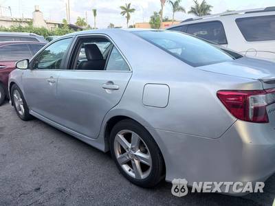 2014 Toyota Camry SE - zdjęcie 5 z 10 - miniatura