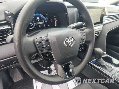 2026 Toyota Camry LE - zdjęcie 10 z 18 - miniatura