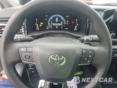 2026 Toyota Camry LE - zdjęcie 10 z 18 - miniatura