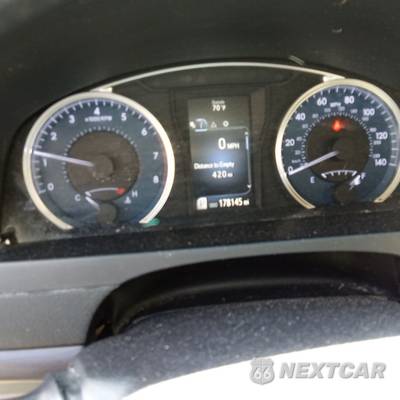 2017 Toyota Camry LE - zdjęcie 14 z 18 - miniatura