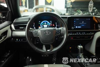 2025 Toyota Camry SE - zdjęcie 18 z 29 - miniatura