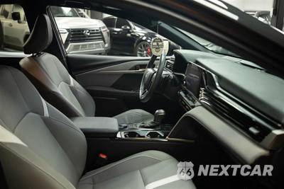 2025 Toyota Camry SE - zdjęcie 13 z 29 - miniatura