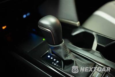 2025 Toyota Camry SE - zdjęcie 21 z 29 - miniatura