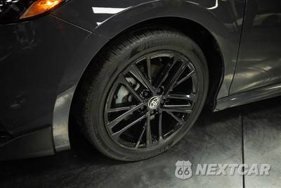 2025 Toyota Camry SE - zdjęcie 4 z 29 - miniatura