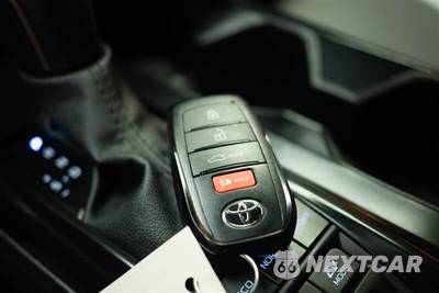 2025 Toyota Camry SE - zdjęcie 23 z 29 - miniatura